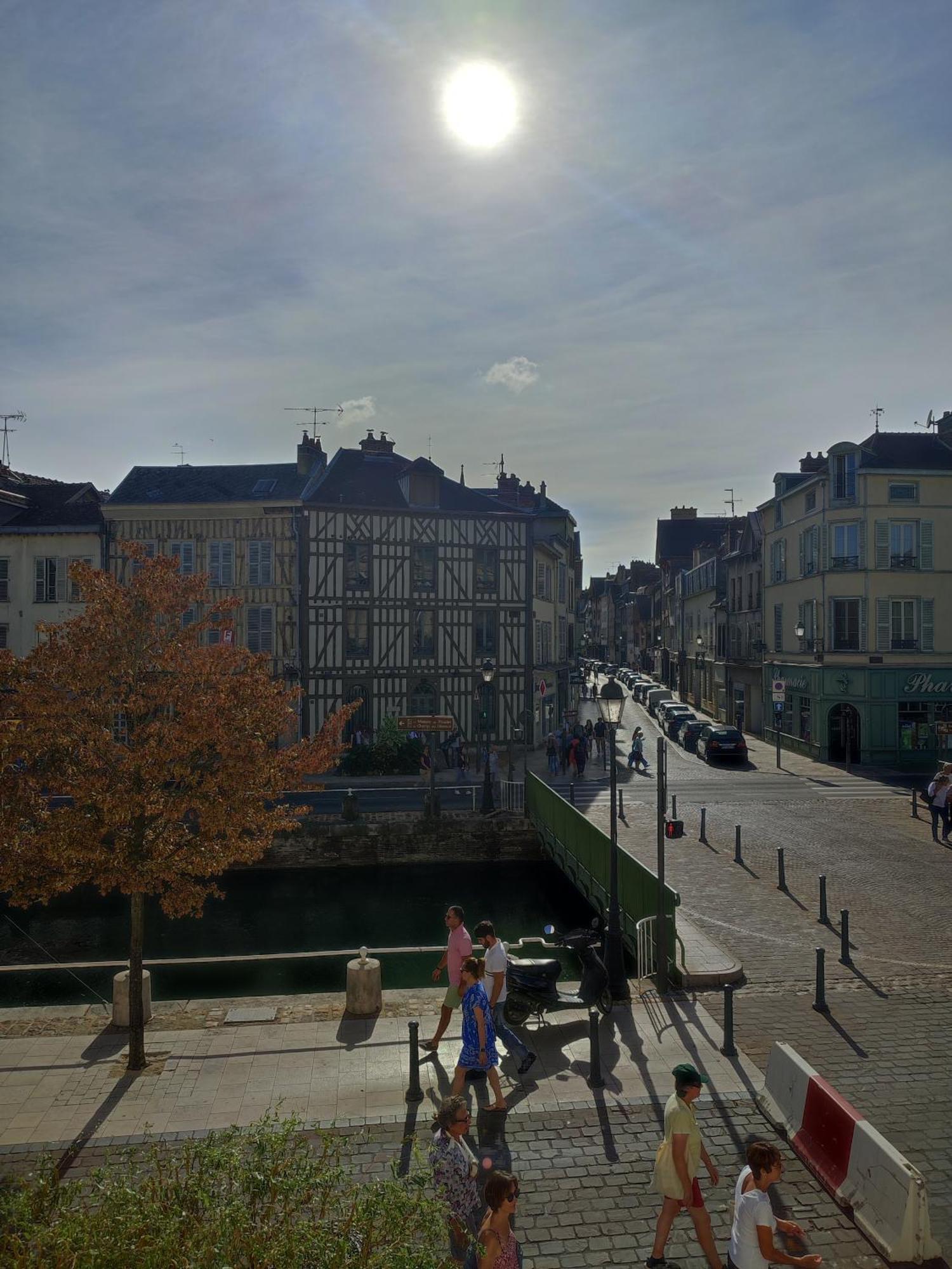 Appartement Cosy Tout Confort Troyes Bagian luar foto