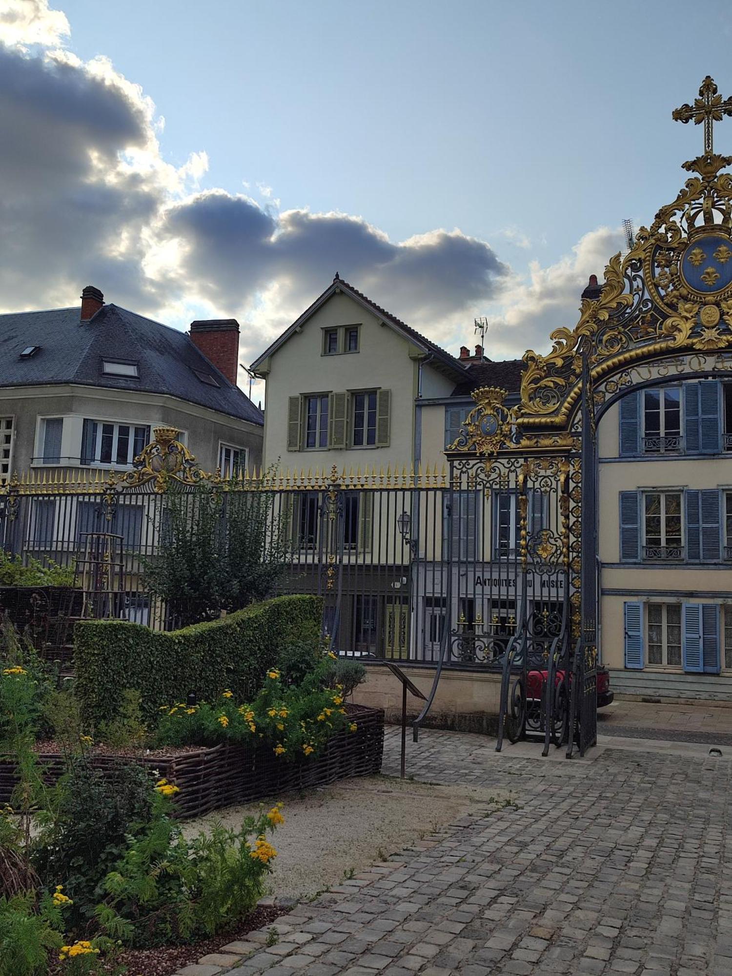 Appartement Cosy Tout Confort Troyes Bagian luar foto