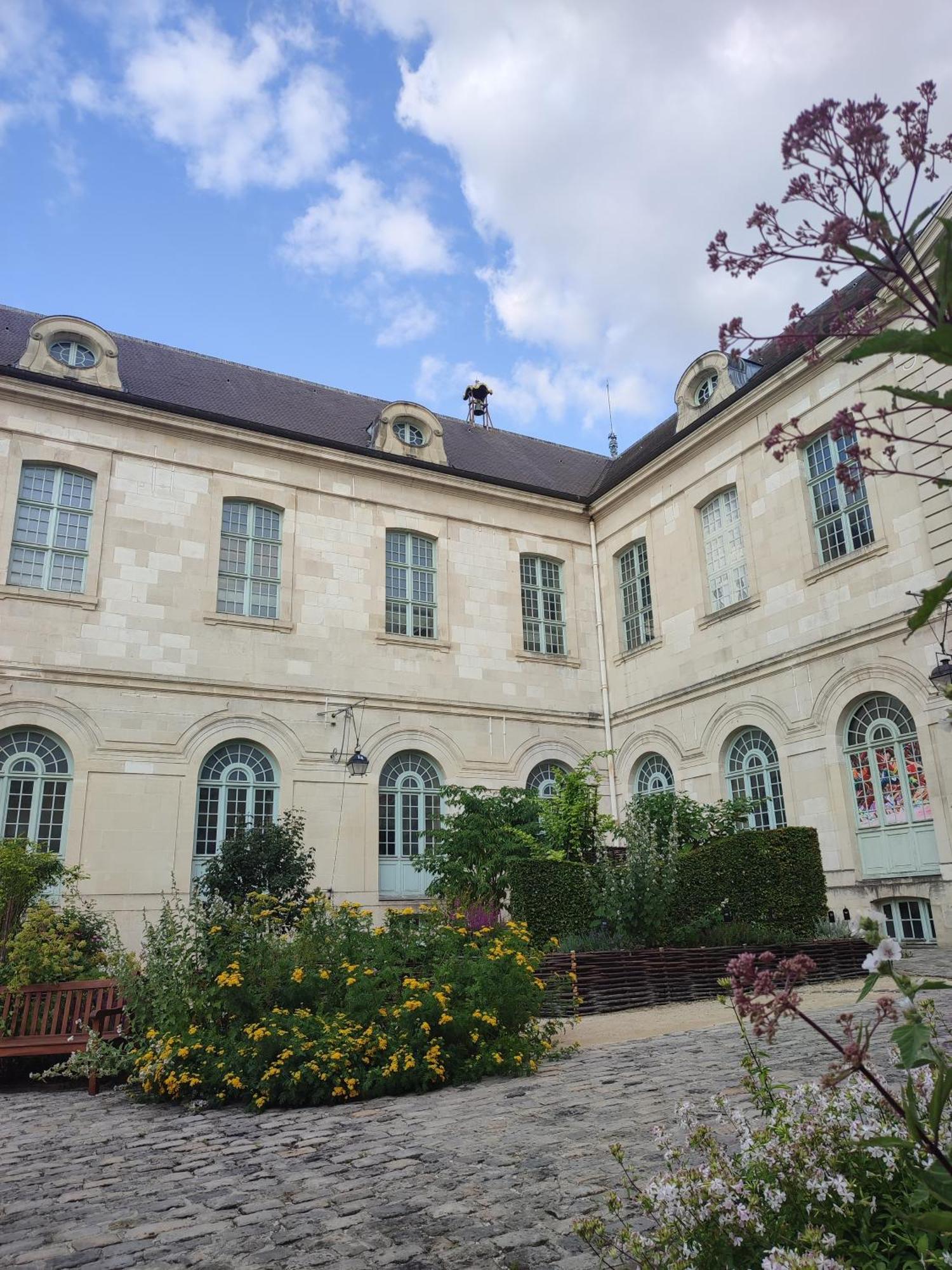 Appartement Cosy Tout Confort Troyes Bagian luar foto