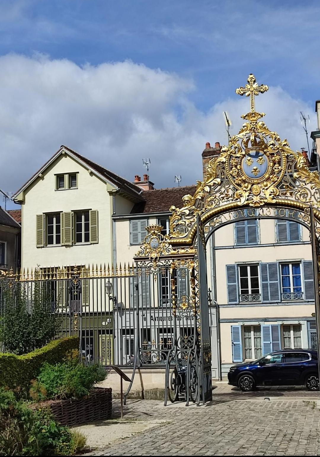 Appartement Cosy Tout Confort Troyes Bagian luar foto